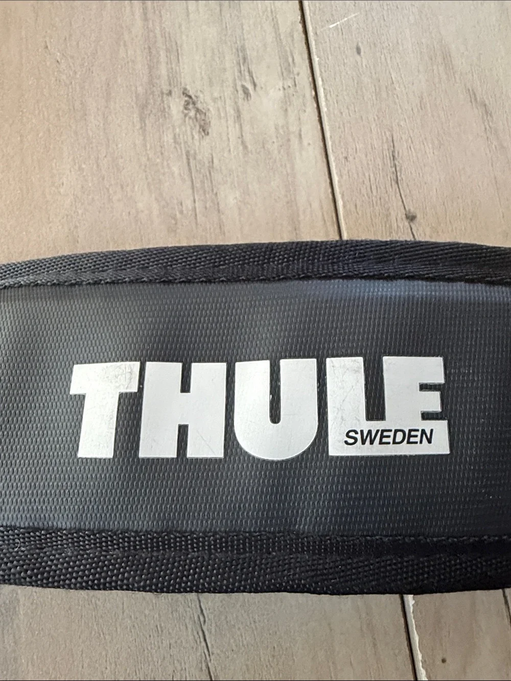 Thule Black Hard-Shell Laptop Messenger Case Shoulder Strap travel school work